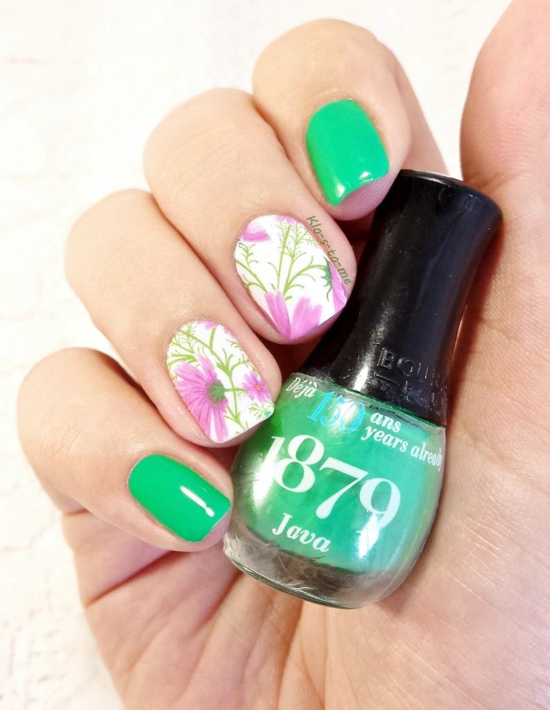 Nail-art vert et fleurs