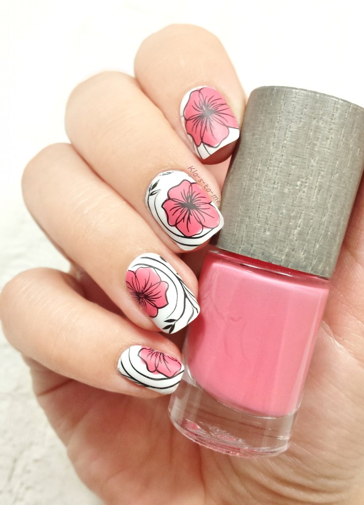 Nail-art fleuri 