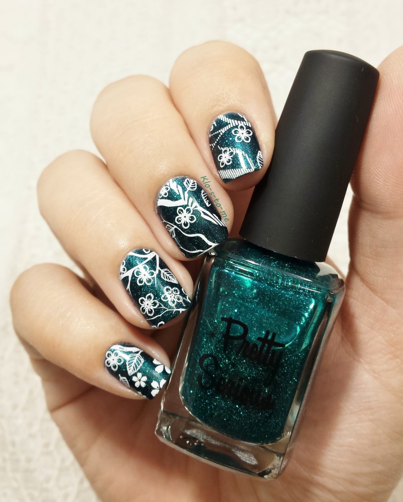 Nail-art stamping fleuri : teal 