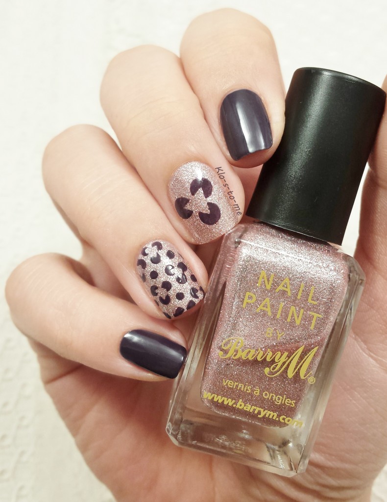 Nail-art pochoir : fleurs 