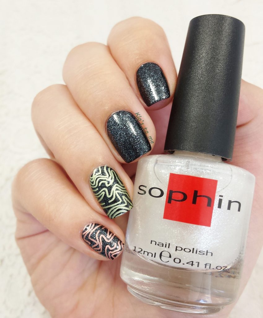 Nail-art stamping abstrait : noir 