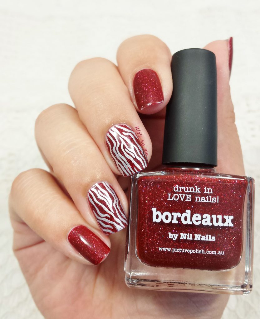 Nail-art Animal : zèbre rouge 