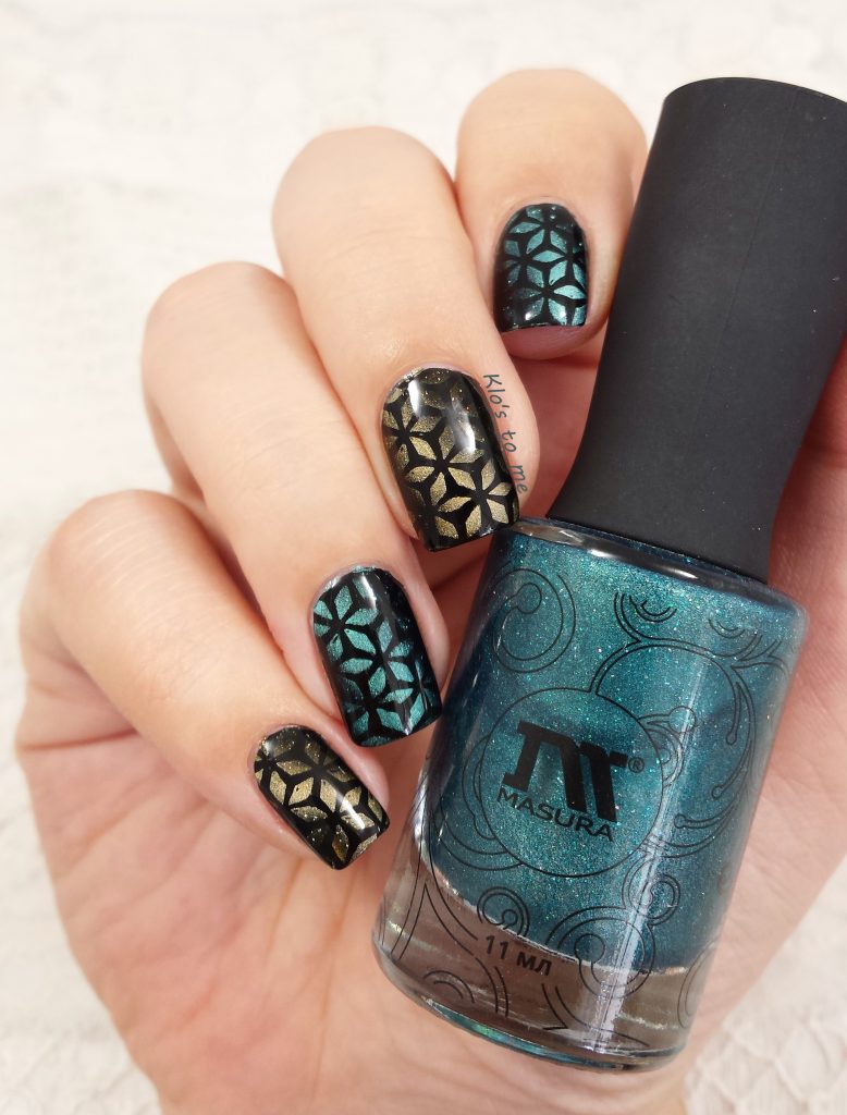 Nail-art stamping fleuri : fleurs magnétiques