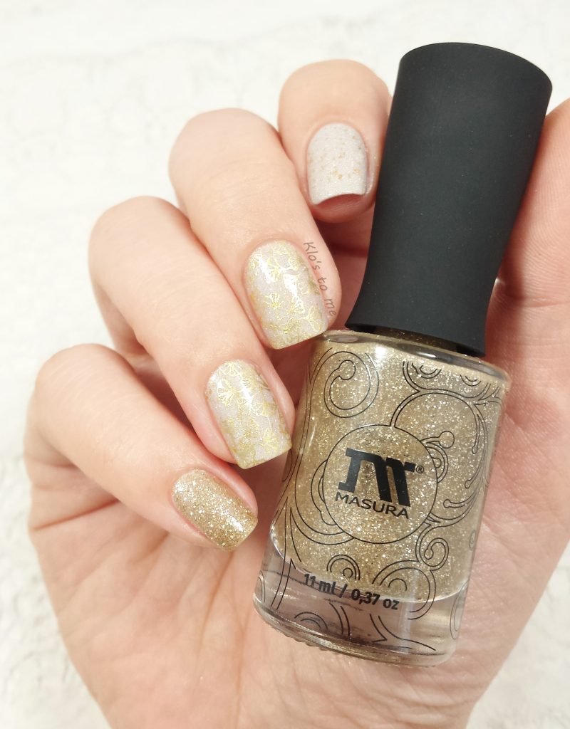 Nail-art stamping fleuri : or