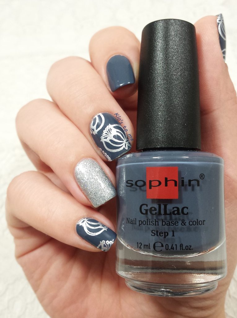 Nail-art stamping fleuri : gris graphite