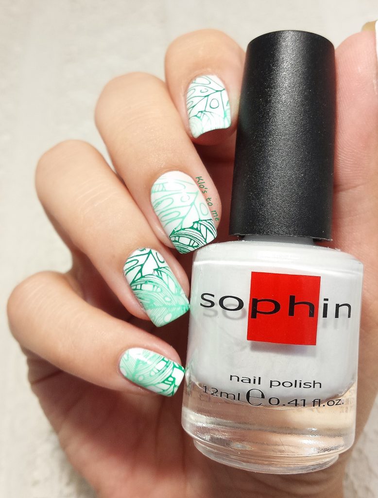 Nail-art stamping fleuri : vert tropical