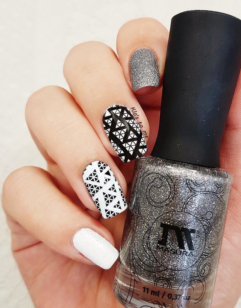 Nail-art géométrique : Noir et blanc