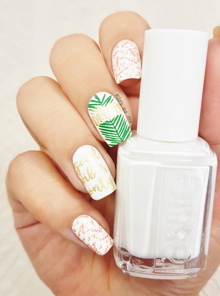 Nail-art stamping fleuri : feel good summer