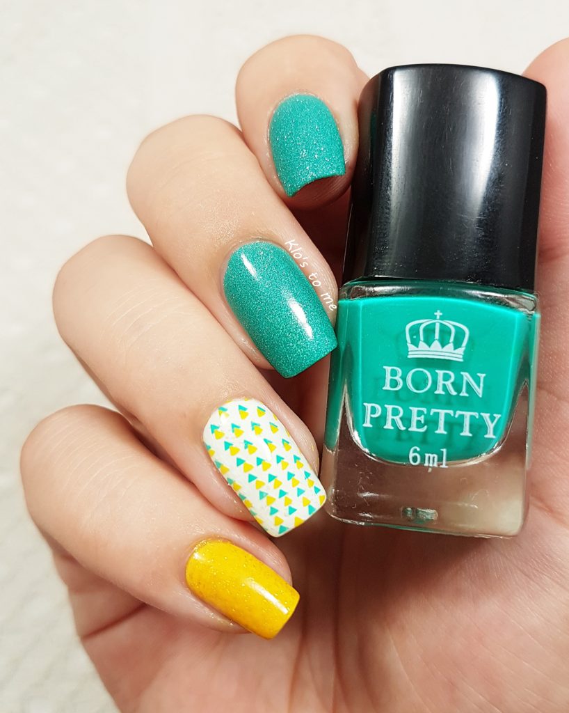 Nail art géométrique : petits triangle