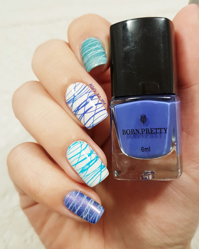 Nail-art abstrait : bleu