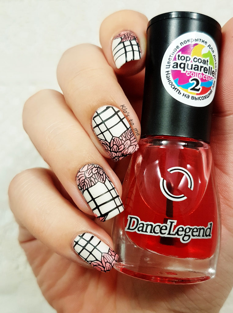 Nail-art stamping fleuri : aquarelle rose