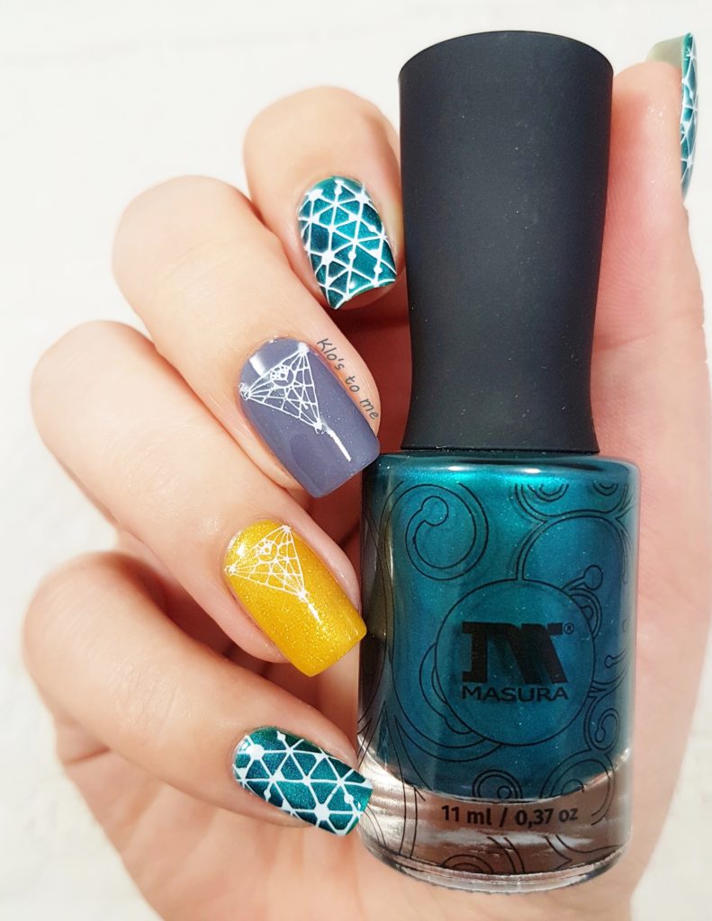 Nail-art géométrique : triangles