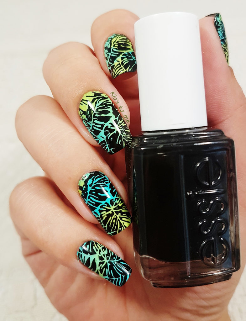 Nail-art Noir tropical