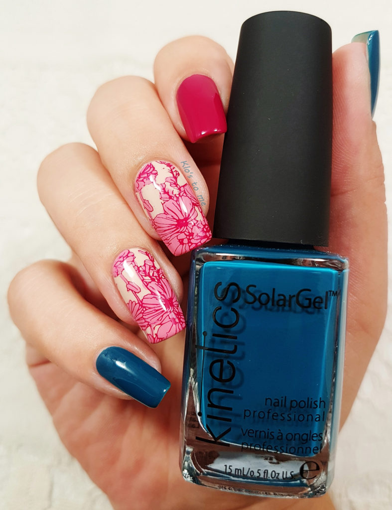 Nail-art fleurs rose et bleu