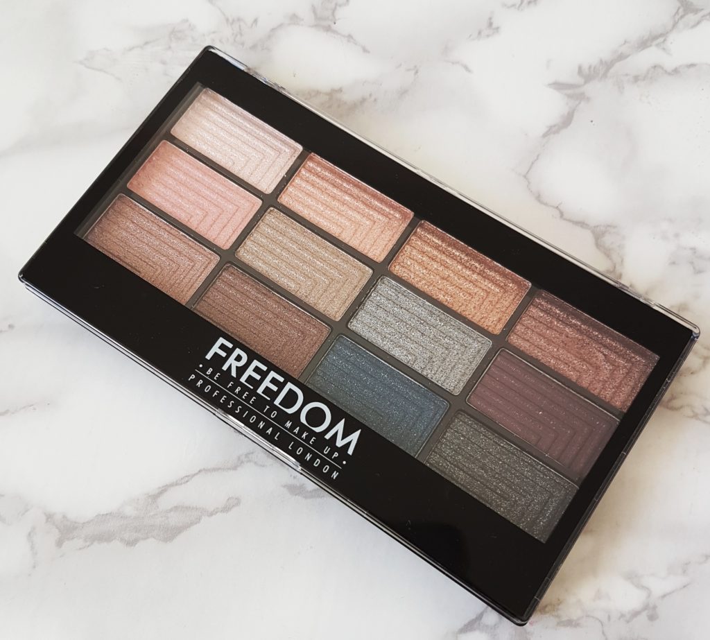 Palette Freedom Romance and jewels - test Kiss products