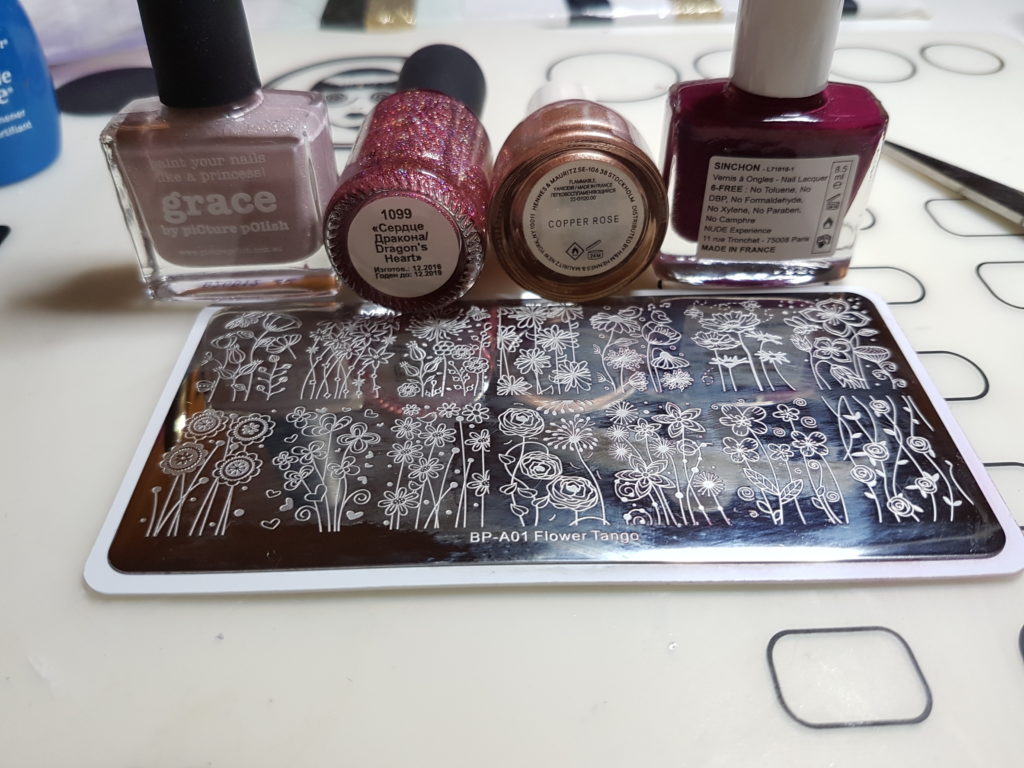 nail-art fleurs avec des vernis à ongles rimmel